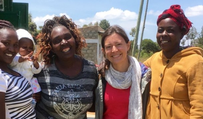 Ou Senior Research Fellow Dr Adriana Bessa with women smallholders in Kenya.